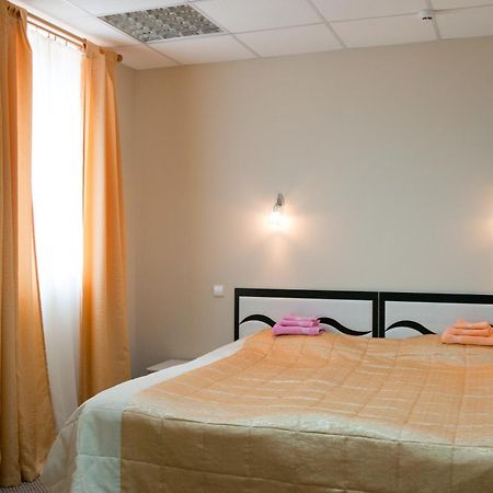 Avenue Hotel Zaslawye מראה חיצוני תמונה