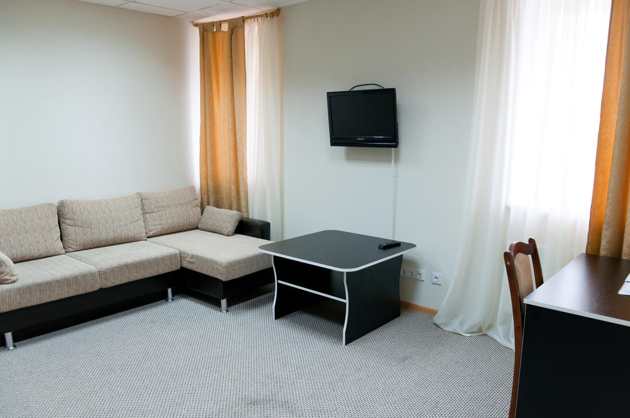Avenue Hotel Zaslawye מראה חיצוני תמונה