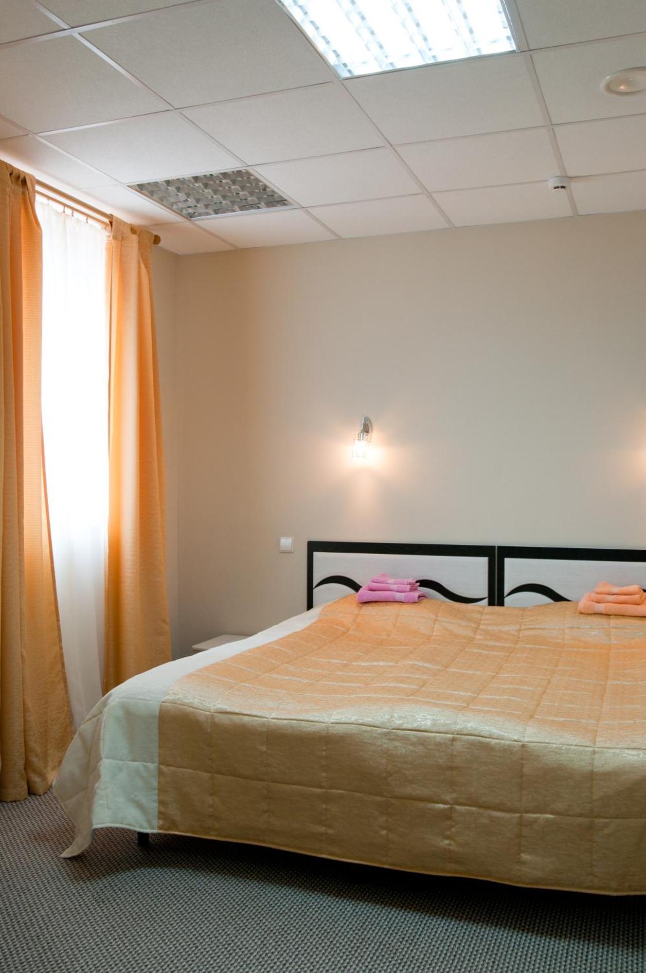 Avenue Hotel Zaslawye מראה חיצוני תמונה